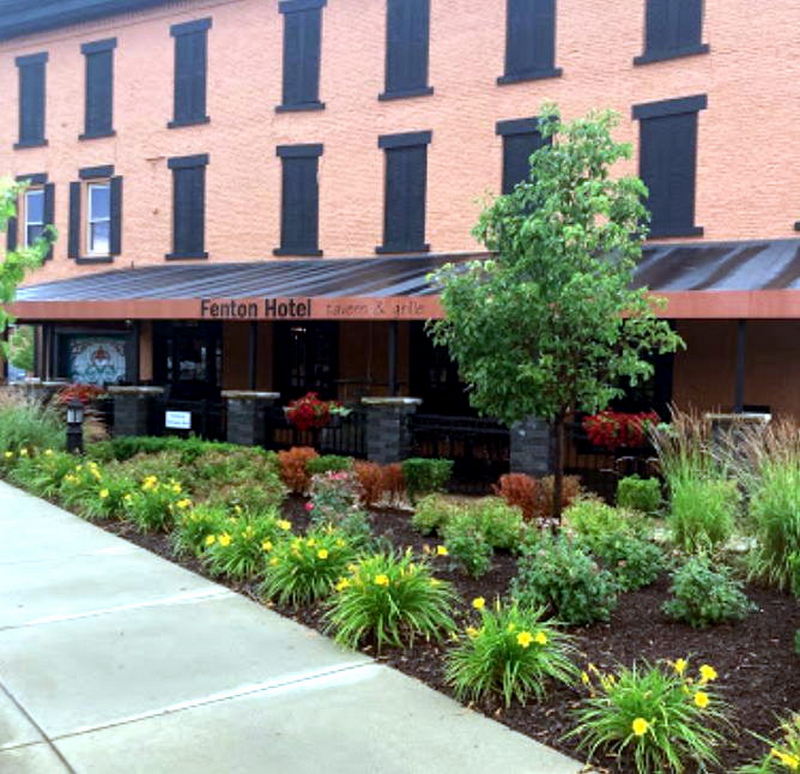 Fenton Hotel Tavern & Grille (The Vermont House) - Street View